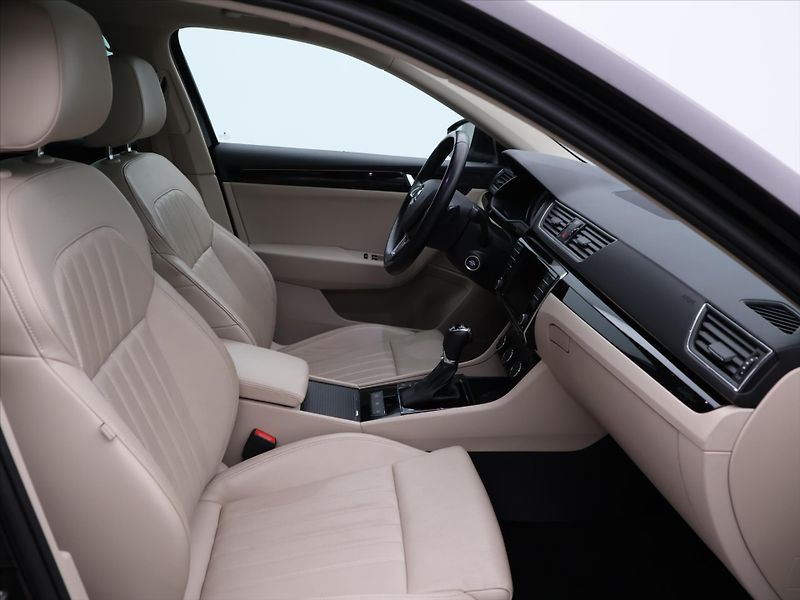 Škoda Superb 2,0 TDI 140kW DSG L&K Xenon - fotka 12 z 36