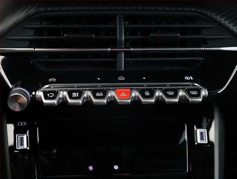 Peugeot 2008 (2025) 54 kWh, SoH 98%, digi klima - fotka 11 z 20