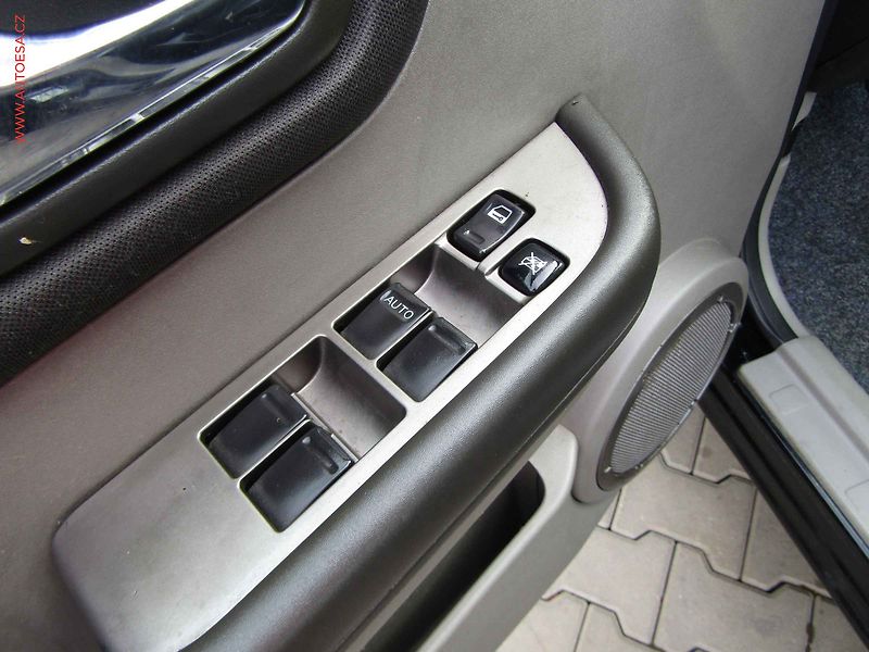 Nissan X-Trail (2004) 2.0 dCi 4x4, 2.maj,ČR, Ac - fotka 12 z 21