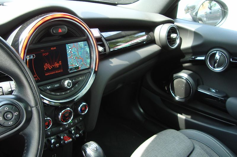 Mini Cooper (2017) 1.5 D, AUTOMAT - fotka 46 z 66