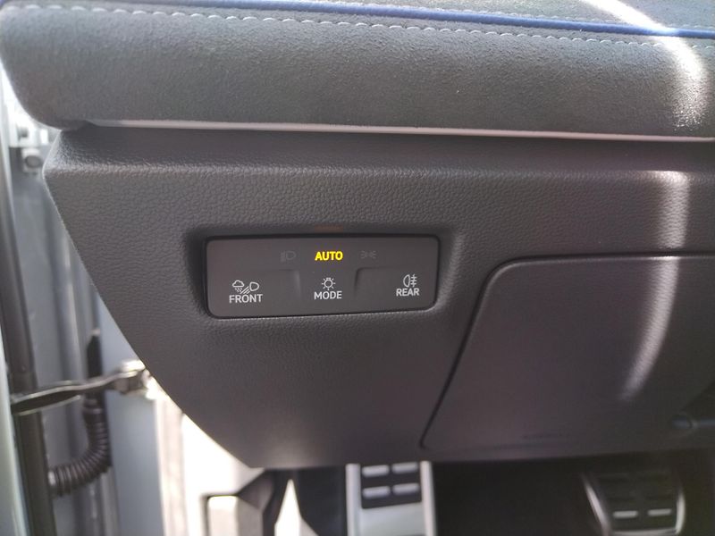 Volkswagen Passat R-Line 2,0 TSI 150 kW - fotka 17 z 28