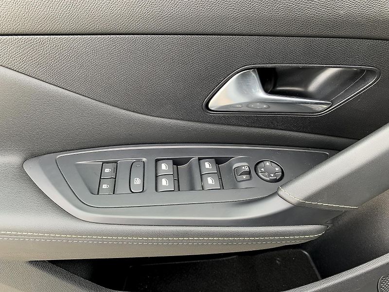 Peugeot 308 SW GT 1.6 PHEV 133kW AT8 - fotka 27 z 37