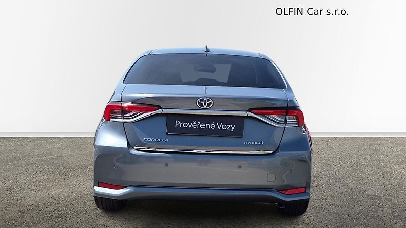 Toyota Corolla Executive 1.8 Hybrid - fotka 8 z 25