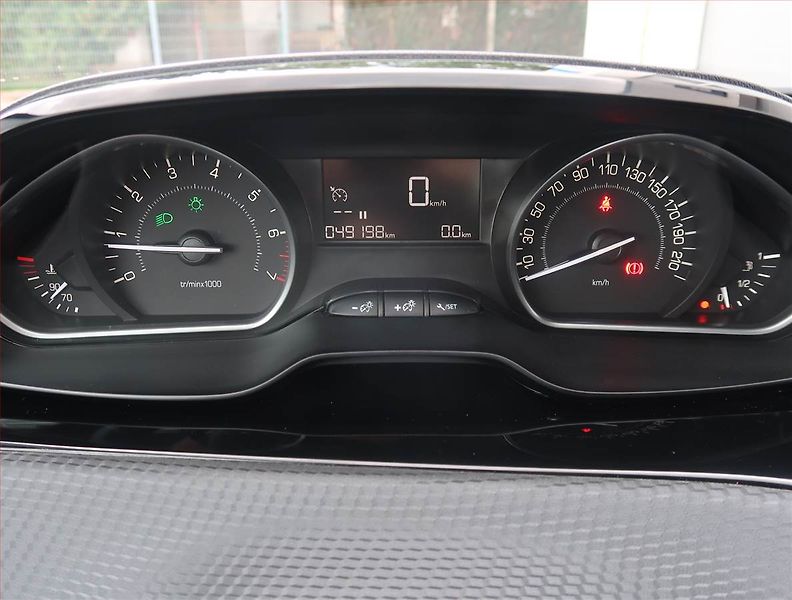 Peugeot 2008 (2019) 1.2 PureTech, ČR,1.maj - fotka 11 z 19