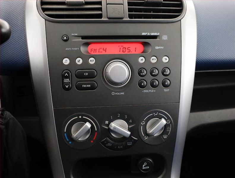 Opel Agila (2008) 1.0, nová STK, rezervace - fotka 11 z 16