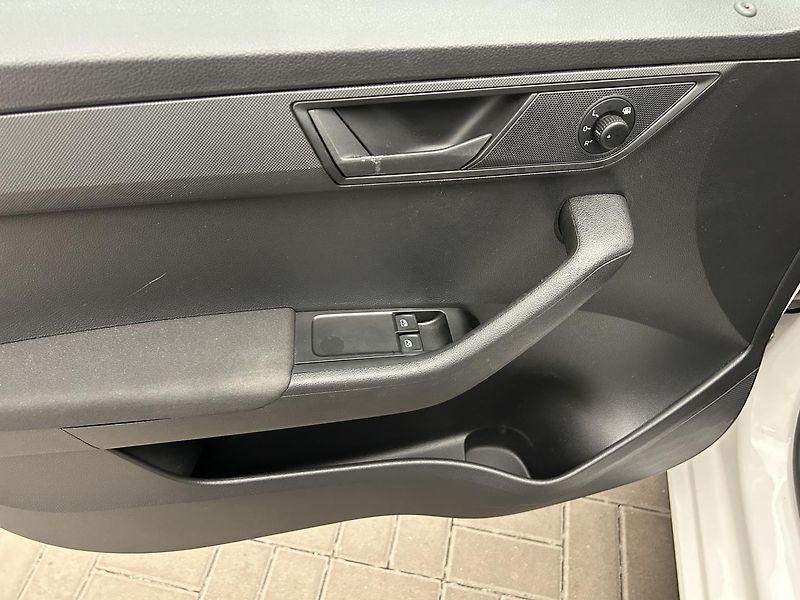 Škoda Fabia 1.0 TSI Active Plus - fotka 14 z 21