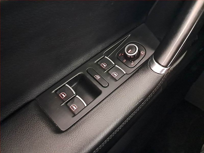 Volkswagen Passat (2012) 2.0 TDI, Automat, Navi - fotka 20 z 20