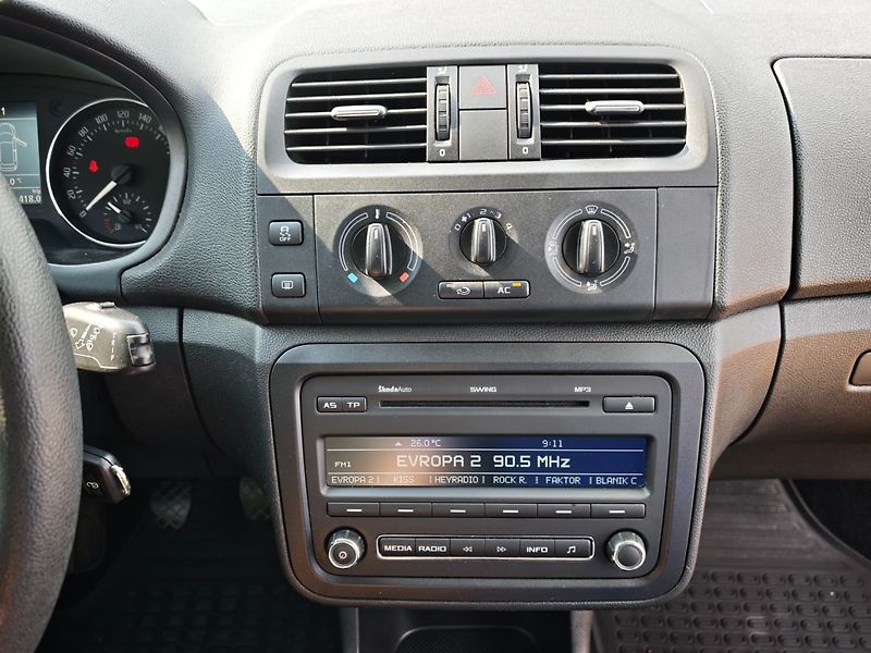 Škoda Fabia (2010) 1,2 TSI 77 KW Ambiente - fotka 20 z 28