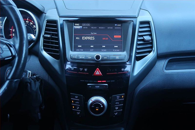 SsangYong XLV (2017) 1.6 e-XGi, Serv.kniha, Navi - fotka 12 z 20