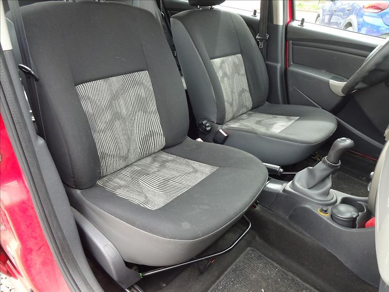 Dacia Sandero 1,4i 55kW - fotka 30 z 39
