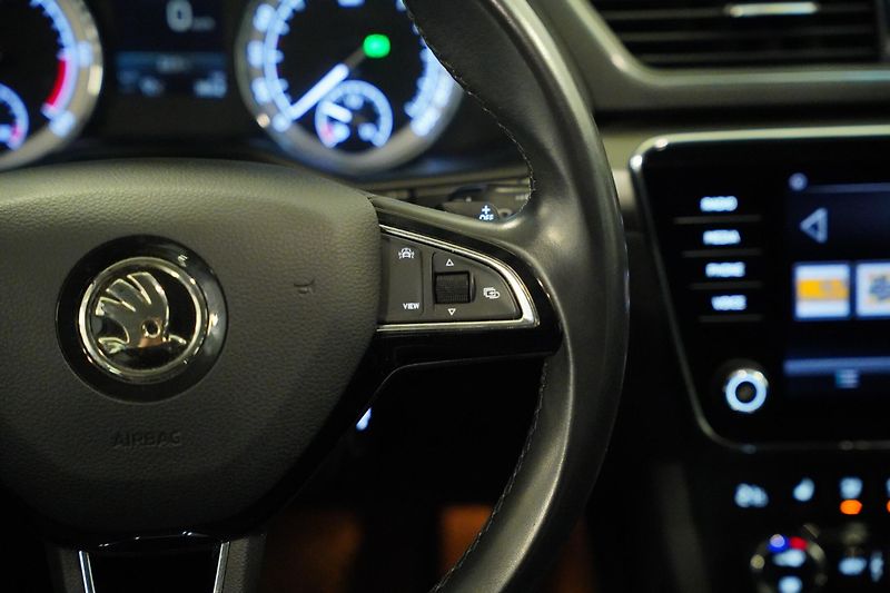 Škoda Superb - fotka 17 z 31