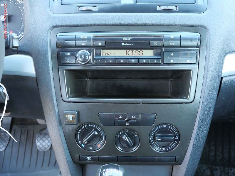 Škoda Octavia (2008) 1.6 MPi, ČR, AC, tažné - fotka 11 z 14