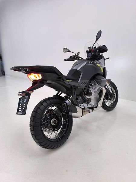 Moto Guzzi V 100 Stelvio (2024) Stelvio V 100 Nero Vulcano (sl - fotka 7 z 14