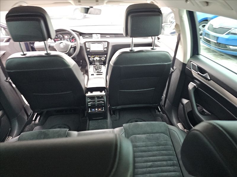 Volkswagen Passat B8 2,0 TDi 110KW Highline - fotka 31 z 45