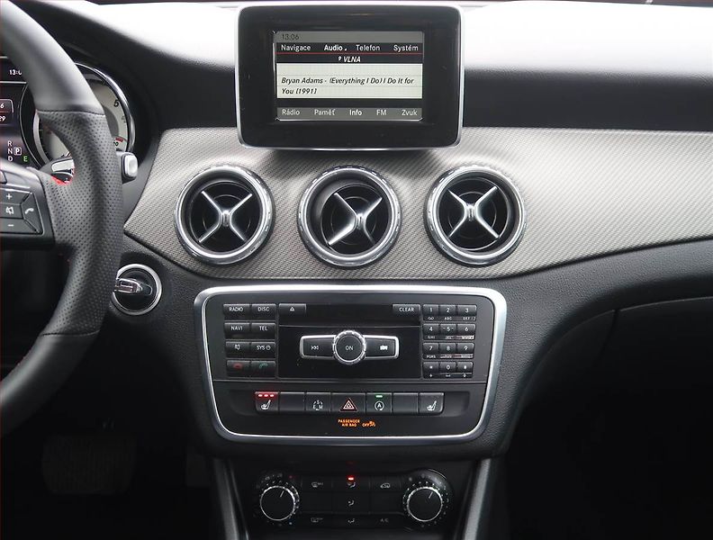 Mercedes-Benz GLA (2015) Progressive 180 CDI - fotka 12 z 18