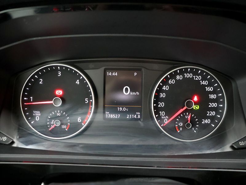 Volkswagen Multivan 2,0 TDI 4M DSG CZ Highline DPH - fotka 19 z 36