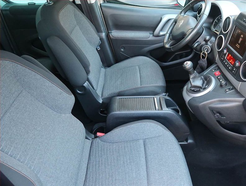 Citroën Berlingo (2016) Shine 1.2 PureTech, 5Míst - fotka 9 z 13