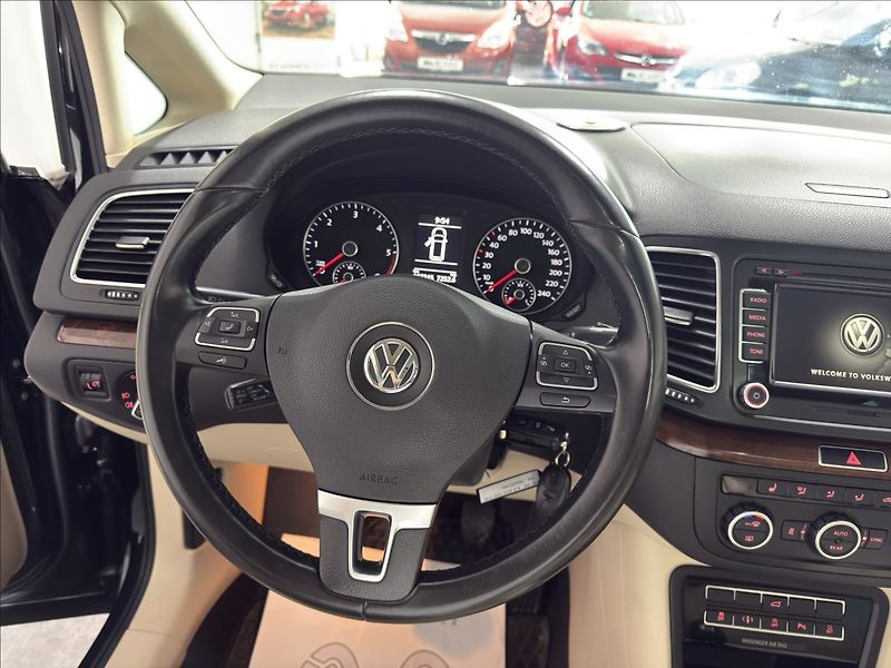 Volkswagen Sharan 2,0   TDI HIGH PANO WEBASTO TZ - fotka 9 z 40