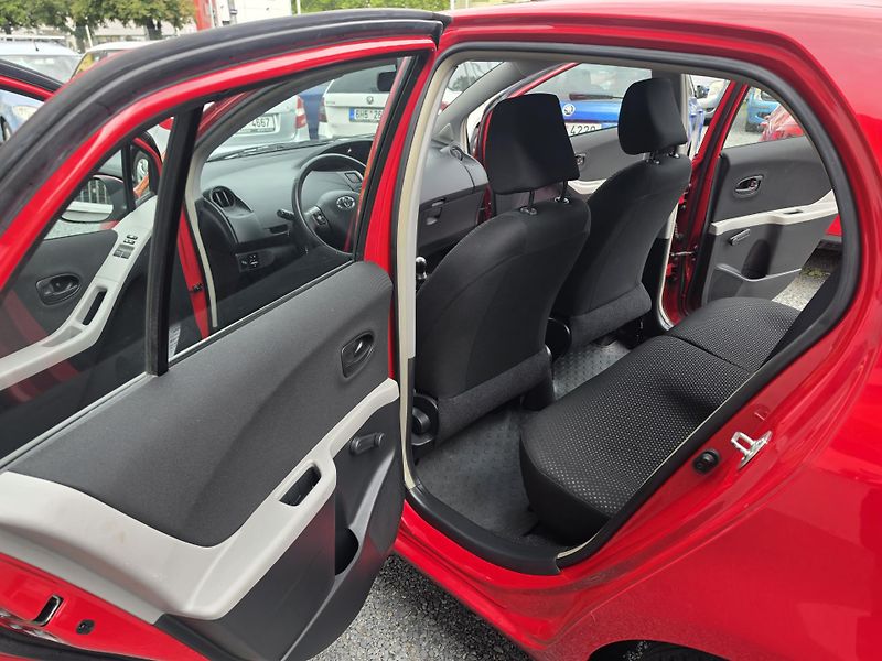 Toyota Yaris 1.0 VVTI Klimatizace  - fotka 7 z 16