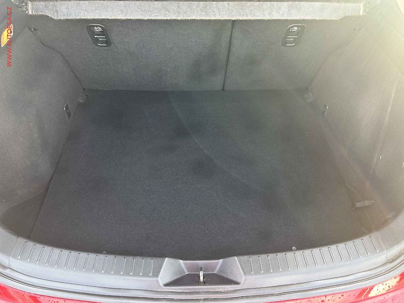 Mazda 3 (2014) 2.0i, autoAC, temp - fotka 7 z 19