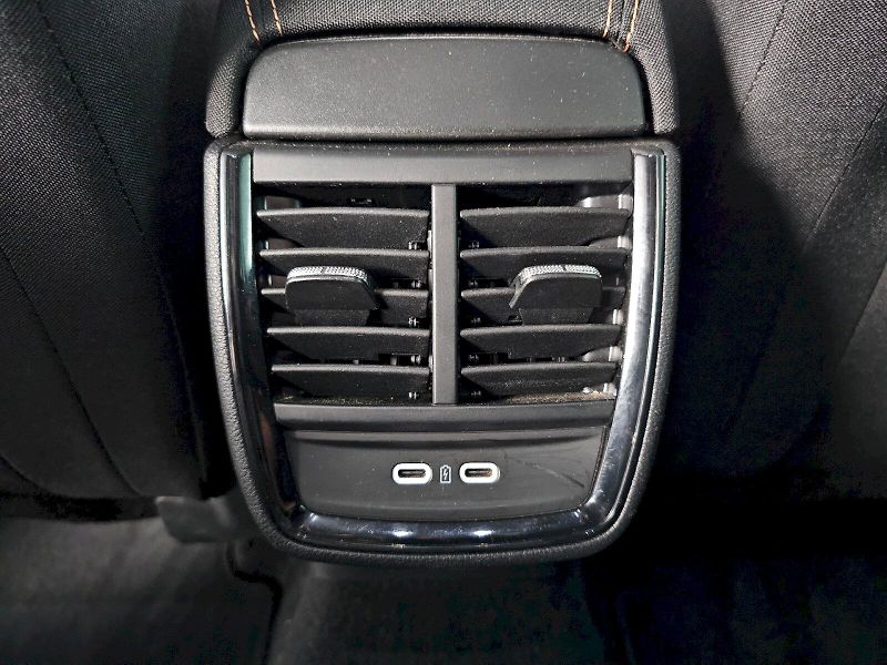 Škoda Kamiq (2022) 1.0TSI 81kW DSG STYLE - fotka 26 z 30