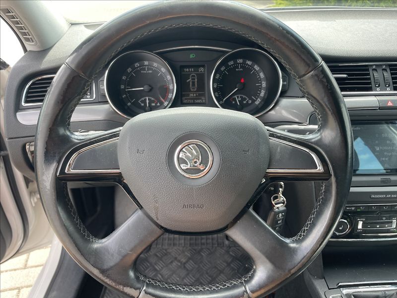 Škoda Superb 2,0 TDi 103kw Elegance Facelif - fotka 15 z 36
