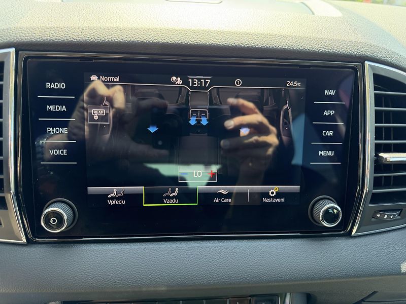 Škoda Karoq 1,5 TSi/110kW DSG - STYLE,TZ,. - fotka 34 z 88