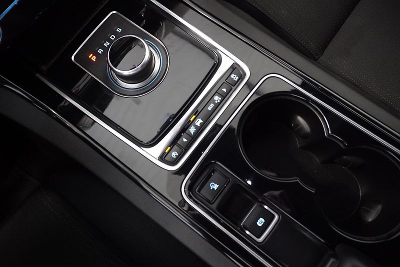 Jaguar XE  2.0 132kW SEDAN 2WD AUT - fotka 22 z 29