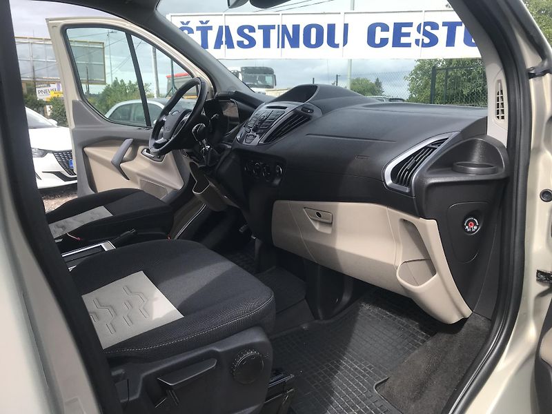 Ford Tourneo Custom 2.0 TCDI 125 KW,L2,8-MÍST,DPH - fotka 15 z 20