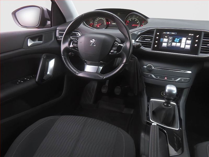 Peugeot 308 (2017) 1.2 PureTech, Serv.kniha, Navi - fotka 7 z 15