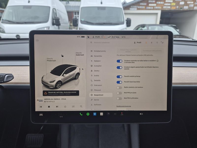 Tesla Model Y LONG RANGE DUAL MOTOR  92% - fotka 27 z 50