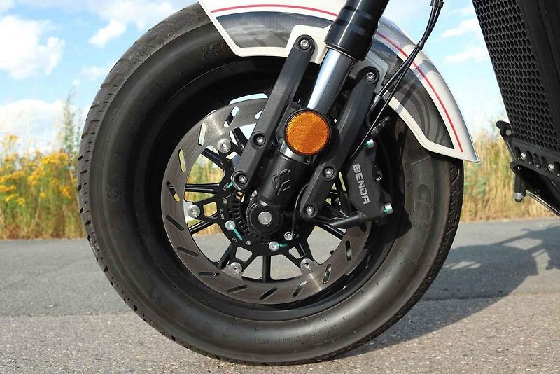 Benda Chinchilla 500 patří k motorkám, za kterými se na silnici zálibně otočíte.