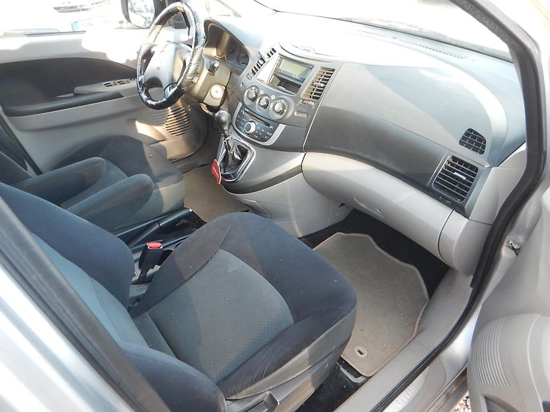 Mitsubishi Grandis 2.0 DI-D, KLIMA, 7 MÍST - fotka 13 z 26