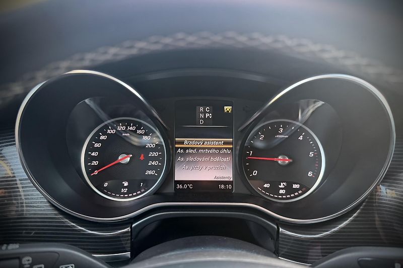 Mercedes-Benz Třídy V (2019) V 250d 4Matic Avantgarde Lang - fotka 38 z 45