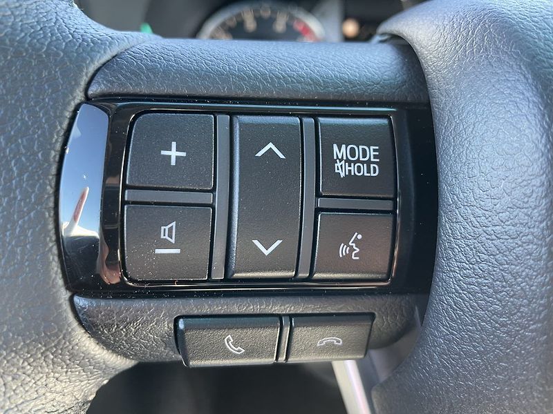 Toyota Hilux 2.8D Executive ODBĚR 3/2027 - fotka 24 z 28