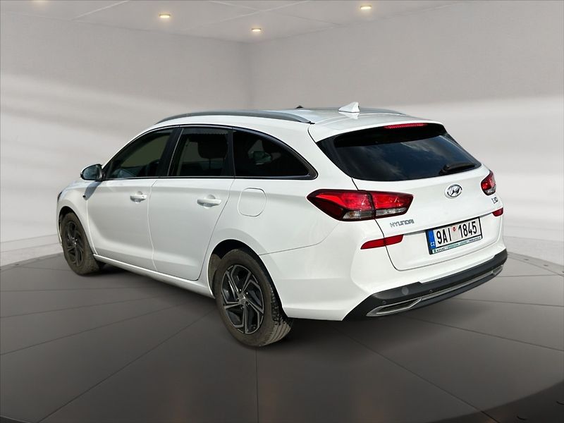 Hyundai i30 1,5 T-GDI Smart 5d - fotka 4 z 11