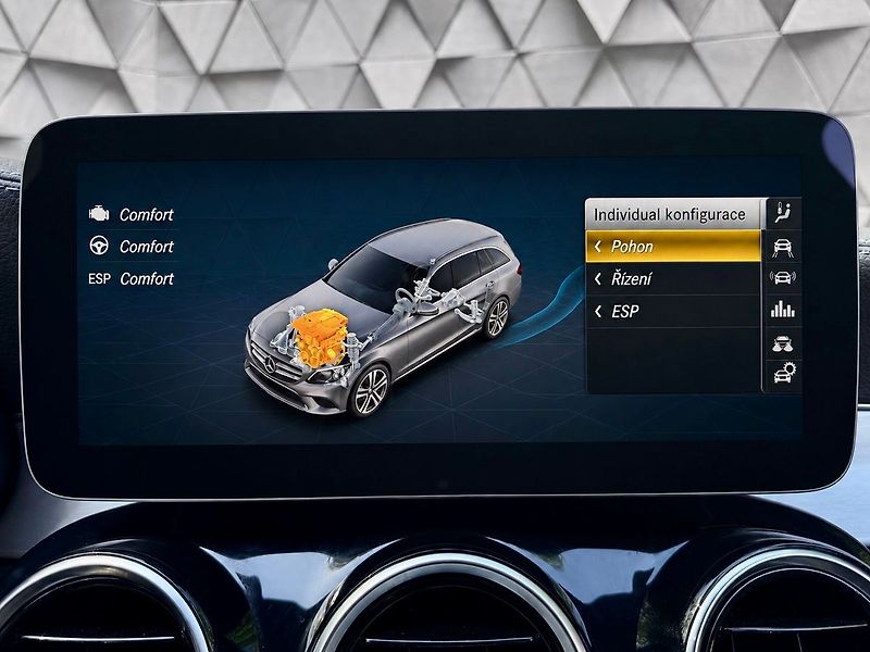 Mercedes-Benz Třídy C 300d AMG, WEBASTO, BURMESTER, - fotka 14 z 22