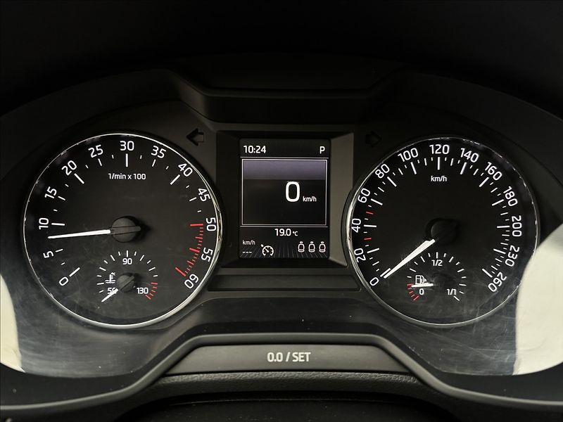 Škoda Octavia 2,0 110kW DSG ALU VÝHŘEV ČR TZ - fotka 13 z 34