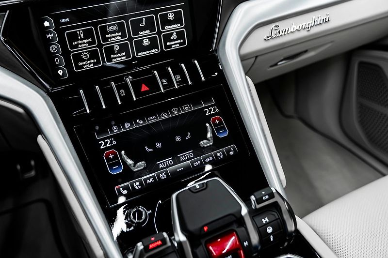 Lamborghini Urus - fotka 19 z 34