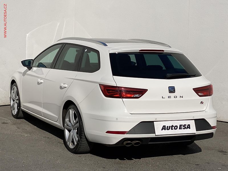 Seat Leon (2019) 2.0 TDi, FR, DSG, kůže, panor - fotka 6 z 19