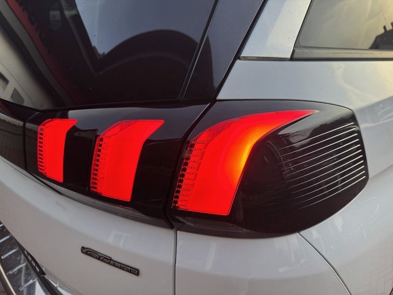 Peugeot 5008 (2020) 1.5 BlueHDi GT-Line LED Kamera - fotka 40 z 50