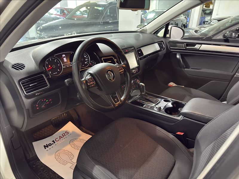 Volkswagen Touareg 3,0   TDI PO ROZVODECH ACC 360 - fotka 7 z 28