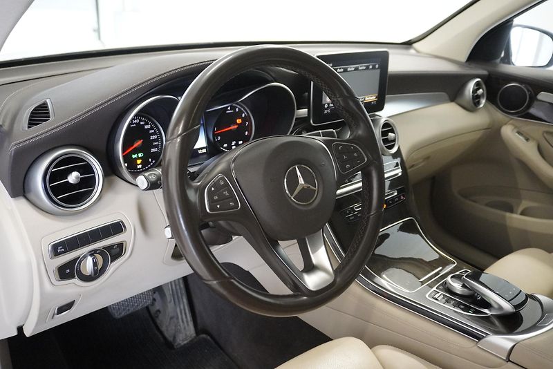 Mercedes-Benz GLC (2018) GLC300 2,0I 4MATIC AMG PACKET - fotka 13 z 27