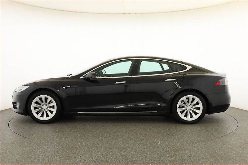 Tesla Model S (2018) 75D - fotka 3 z 27
