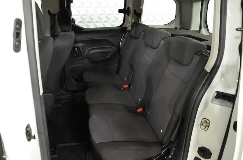 Citroën Berlingo (2022) 1.5BHDi 100 Live Pack - fotka 14 z 15
