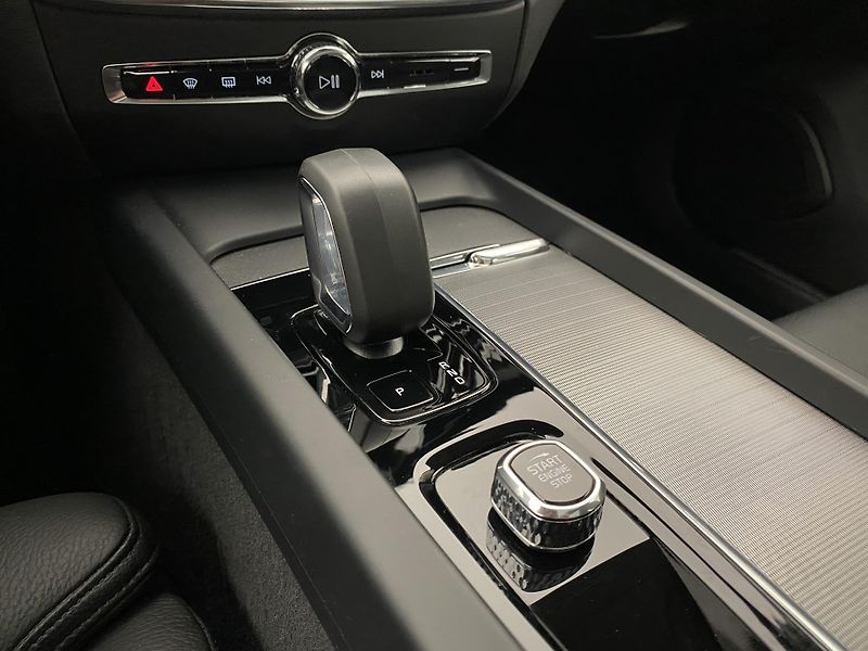 Volvo S60 B5 AWD DARK ULTIMATE AUT CZ - fotka 26 z 50