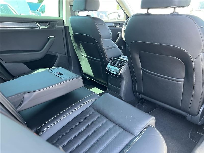 Škoda Superb 2,0 TDI DSG Premium Edition - fotka 19 z 42