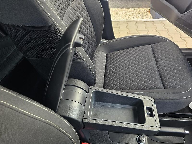 Škoda Rapid 1,0 TSi Drive NAVI ALU - fotka 30 z 39