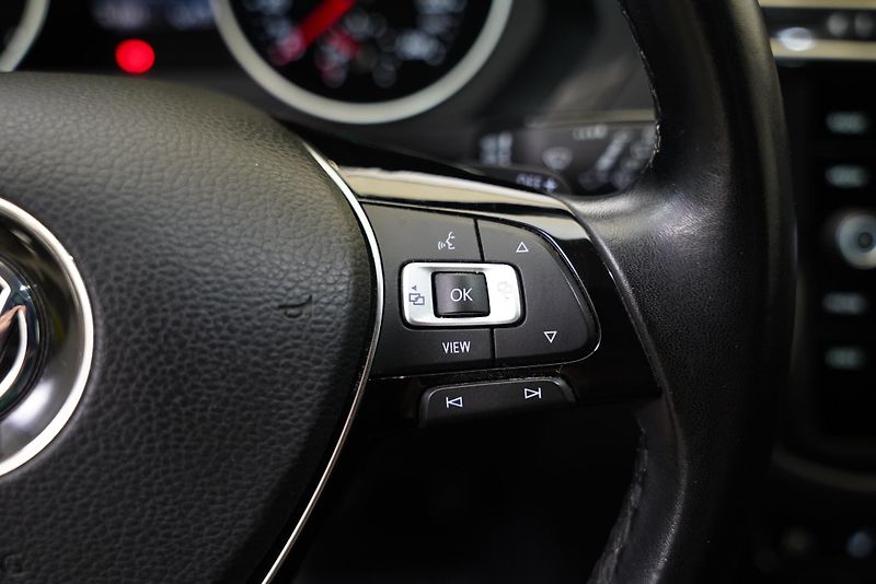Volkswagen Tiguan - fotka 16 z 26
