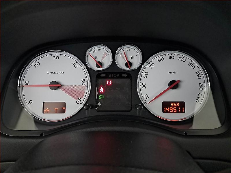 Peugeot 307 (2008) 1.6 HDi, po STK, servisované - fotka 11 z 15